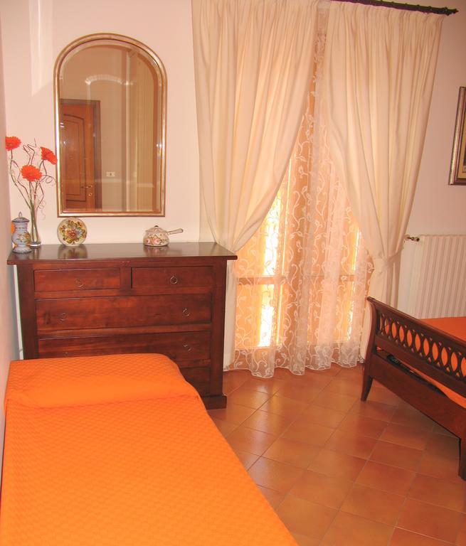 Bed and Breakfast La Casa Dei Boschi San Marino Habitación foto