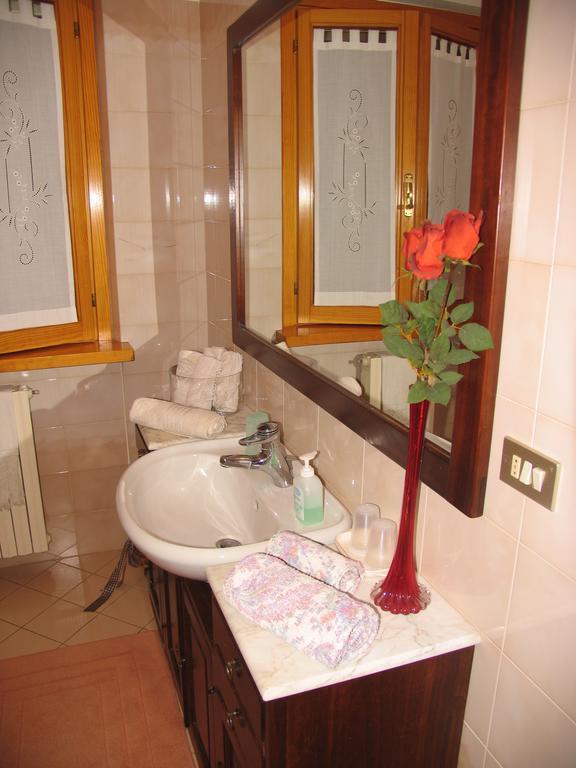 Bed and Breakfast La Casa Dei Boschi San Marino Habitación foto